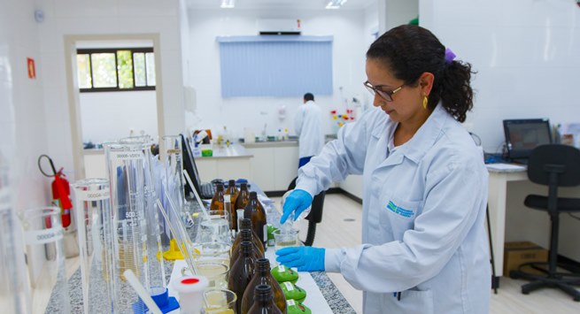 Laboratório próprio para o tratamento de efluentes